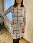 Szara sukienka w kratkę przylegająca z rękawem 3/4 Loren