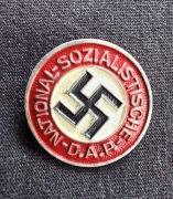 Odznaka NSDAP sygnowana RZM M1/17 producent F.W. Assmann & Sohn.