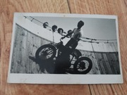 stare archiwalne zdjęcie motocyklowe unikat beczka śmierci