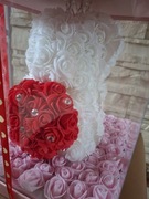 Biały miś z róż  – ręcznie robiony, limitowana edycja, prezent walentynkowy