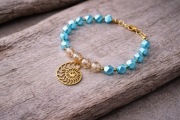 Elegancka bransoletka turkus kryształy kamienie złota zawieszka Muszla
