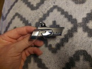 Oryginalny EMBLEMAT R-LINE W GRILL TIGUAN , nakładki silikonowe na zamek 