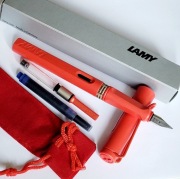 Wieczne pióro LAMY SAFARI M na naboje + tłoczek do atramentu i etui. Nowe.