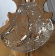 Kryształowy koszyk / misa z uchem – pięknie zdobiona, PRL / vintage