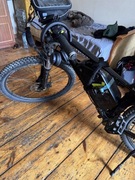 Rower elektryczny + dodatki (kask, torba, lampki, pompka)