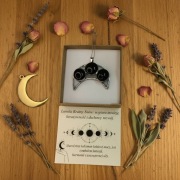 Lunula Wisiorek Witrażowy - Kobiecy Talizman Mocy Rękodzieło