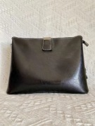 czarna skórzana torba