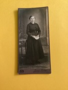 STARA FOTOGRAFIA ARCHIWALNA - PORTRET KOBIETY  - KARTONIK
