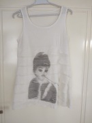 Kremowa koszulka na z oryginalnym nadrukiem