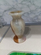 Wazon -swiecznik z onyksu 