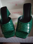 Klapki PIECES nosek kwadratowy kolor zielony r. 36