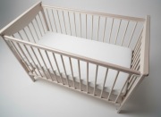 Białe łóżeczko drewniane 120x60