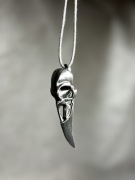 Czaszka kruka zawieszka