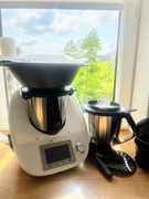 Thermomix TM5 – Bardzo dobry stan + dodatkowy garnek + osłona noża