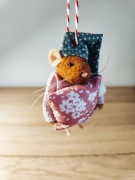 Myszka fiszka figurka wełna czesankowa filc zawieszka  bombka handmade 