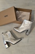 TOMMY HILFIGER botki srebrne roz 41