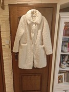 Płaszcz z kremowego baranka - misia Reserved L 