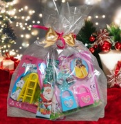 Upominek dla dziewczynki figurki zwierząt paczka świąteczna 