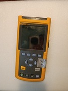 Fluke 43B z uszkodzonym wyświetlaczem