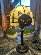 Lampka witrażowa styl Tiffany z czarnym kotem | dekoracyjna | nowa