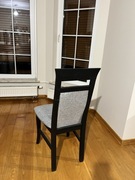 Krzesła drewniane tapicerowane 