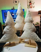 Białe pluszowe choinki 