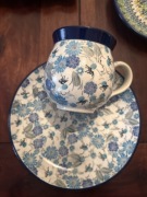 Zestaw talerz z kubkiem ceramika bolesławiecka