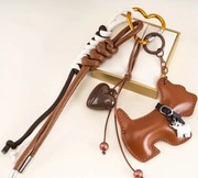 Luksusowy brelok piesek skórzany z serduszkiem modny