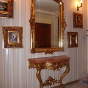 KONSOLA Z KRYSZTAŁOWYM LUSTREM