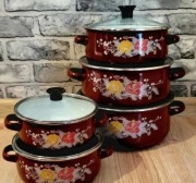 Zestaw garnków emaliowanych 5 elementów czerwone w kwiaty + pokrywki