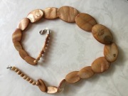 piękny naszyjnik z muszelek