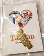 Przypinka-napis-TAIWAN,metalowa,oryg.zapakowana
