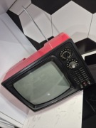 Zabytkowy telewizor kineskopowy (CRT) Sharp 12P-32G z lat 70.