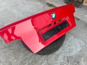 BMW E36 sedan klapa ze spoilerem hellrot