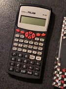 Kalkulator Milan naukowy M240, Czerwony