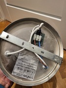 Kinkiet z regulacją padania światła 