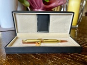 Ręcznie Robiony Długopis z łusek .243 Winchester Sako – unikat / prezent