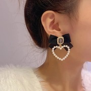 Piękne kolczyki z kokardą 