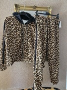 Komplet damski dresowy typ masełko czarna panterka