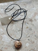 Wisiorek na rzemyku - serce z kamieniem naturalnym