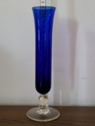 Wazon ze szkła w kolorze niebieskim, wazon na kwiaty, vintage