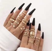 Zestaw 22 złotych pierścionków – NOWE