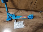 Nowa hulajnoga, skrętna, błekitna.