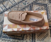 Półbuty damskie, beżowe.