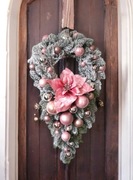 Wianek wieniec ośnieżony na drzwi  święta Boże Narodzenie