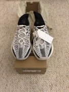 Yeezy 350v2 cmpct Panda