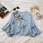 Błękitna zwiewna bluzka w kwiaty | dekolt V | boho romantyczna