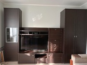 nietuzinkowy regał z szafą