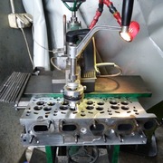 Stolik uchylny mocowanie i regeneracja głowic silników spalinowych. 