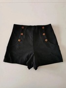 Spodenki z wysokim stanem i ozdobnymi guzikami r. S